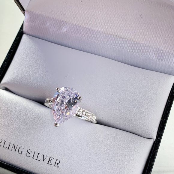 Size 7 Cubic zirconia diamond ring - Picture 4 of 6